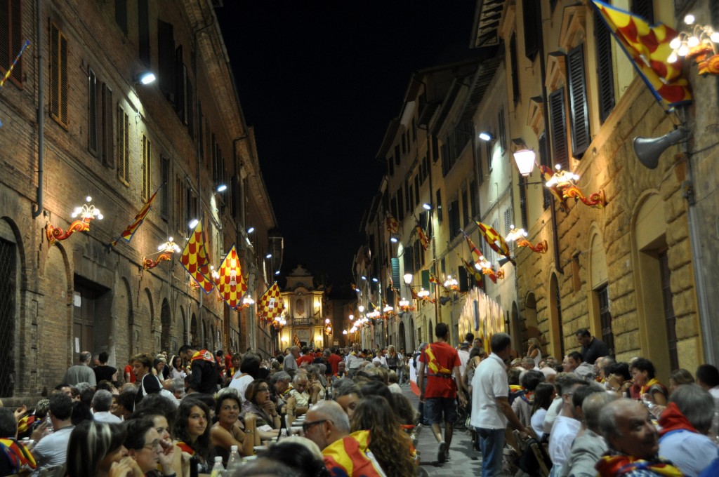 Via Roma, Contrada of the Chiocciola (snail). 