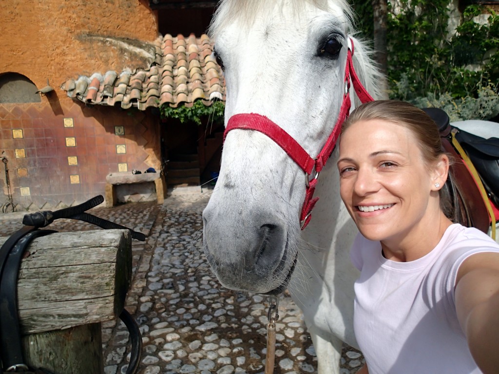 Day 2 Selfie – New day, new horse, sunshine, first day jitters are over. Things are looking up!