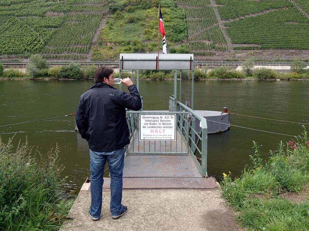 Waiting for the boat back to Cochem. 